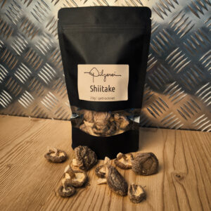 Shiitake (Lentinula edodes) getrocknet im Beutel