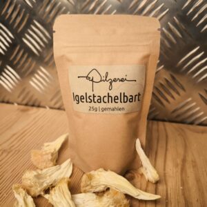 Igelstachelbart (Hericium erinaceus) getrocknet, gemahlen im Beutel