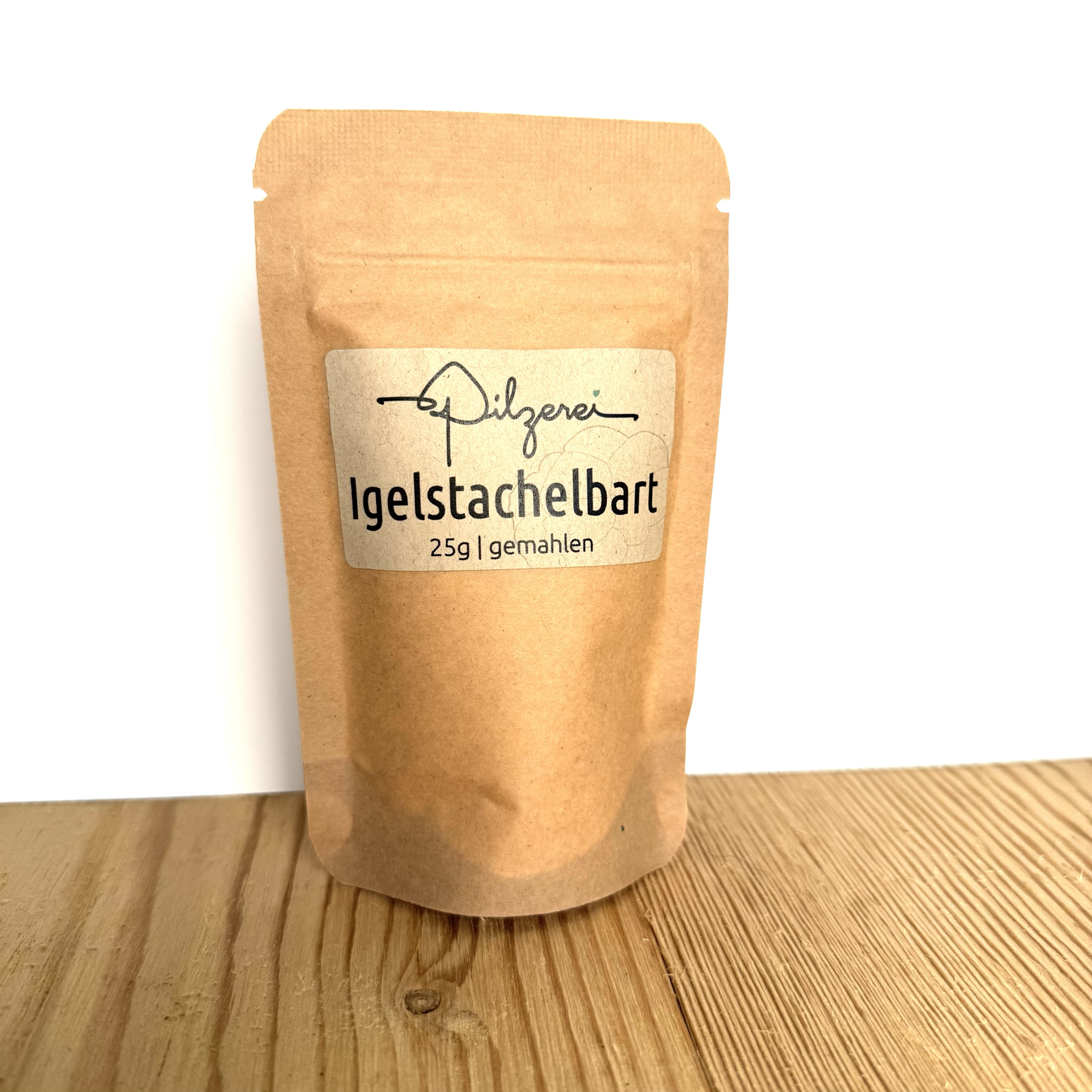 Igelstachelbart (Hericium erinaceus) getrocknet, gemahlen im Beutel