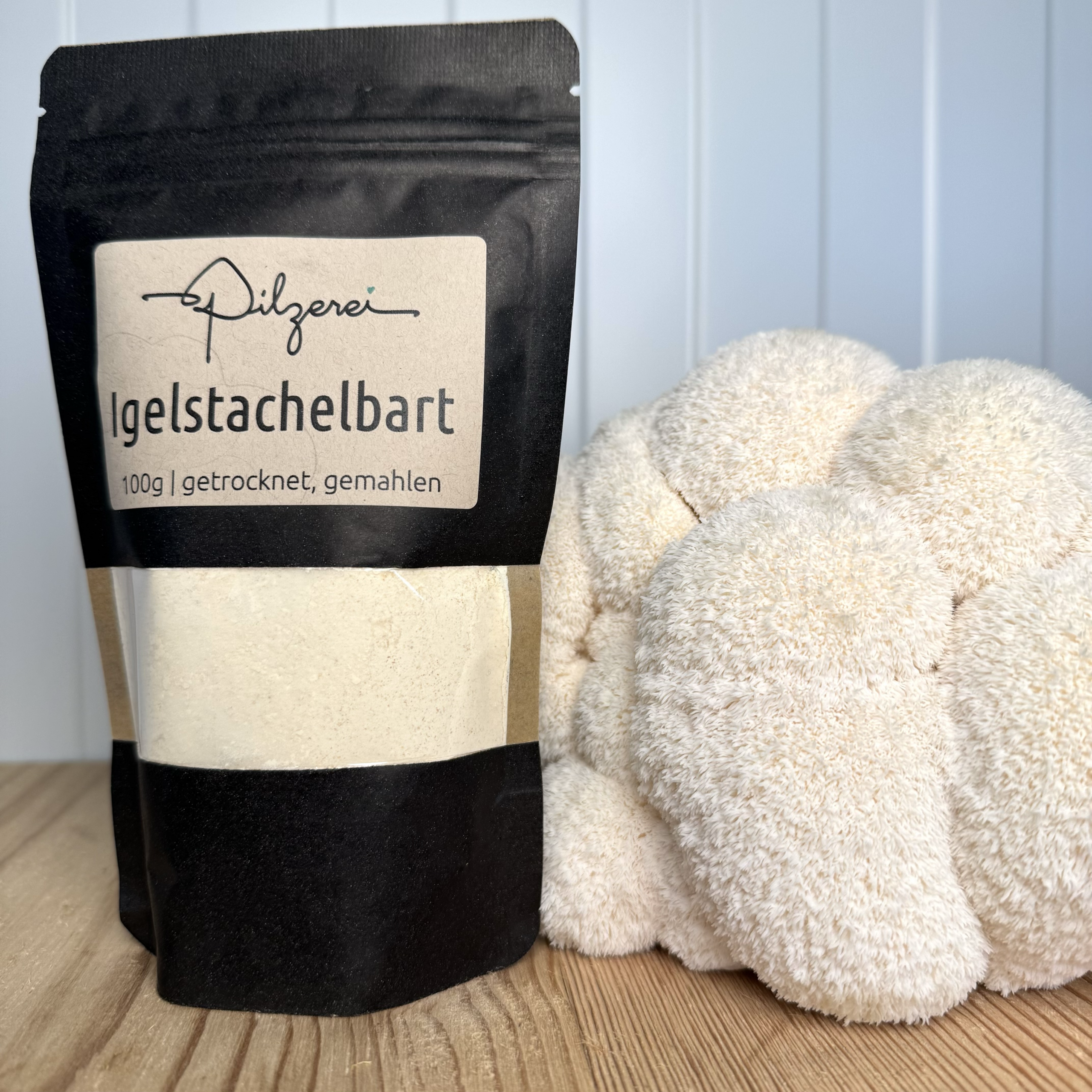 Igelstachelbart (Hericium erinaceus) getrocknet, gemahlen im Beutel